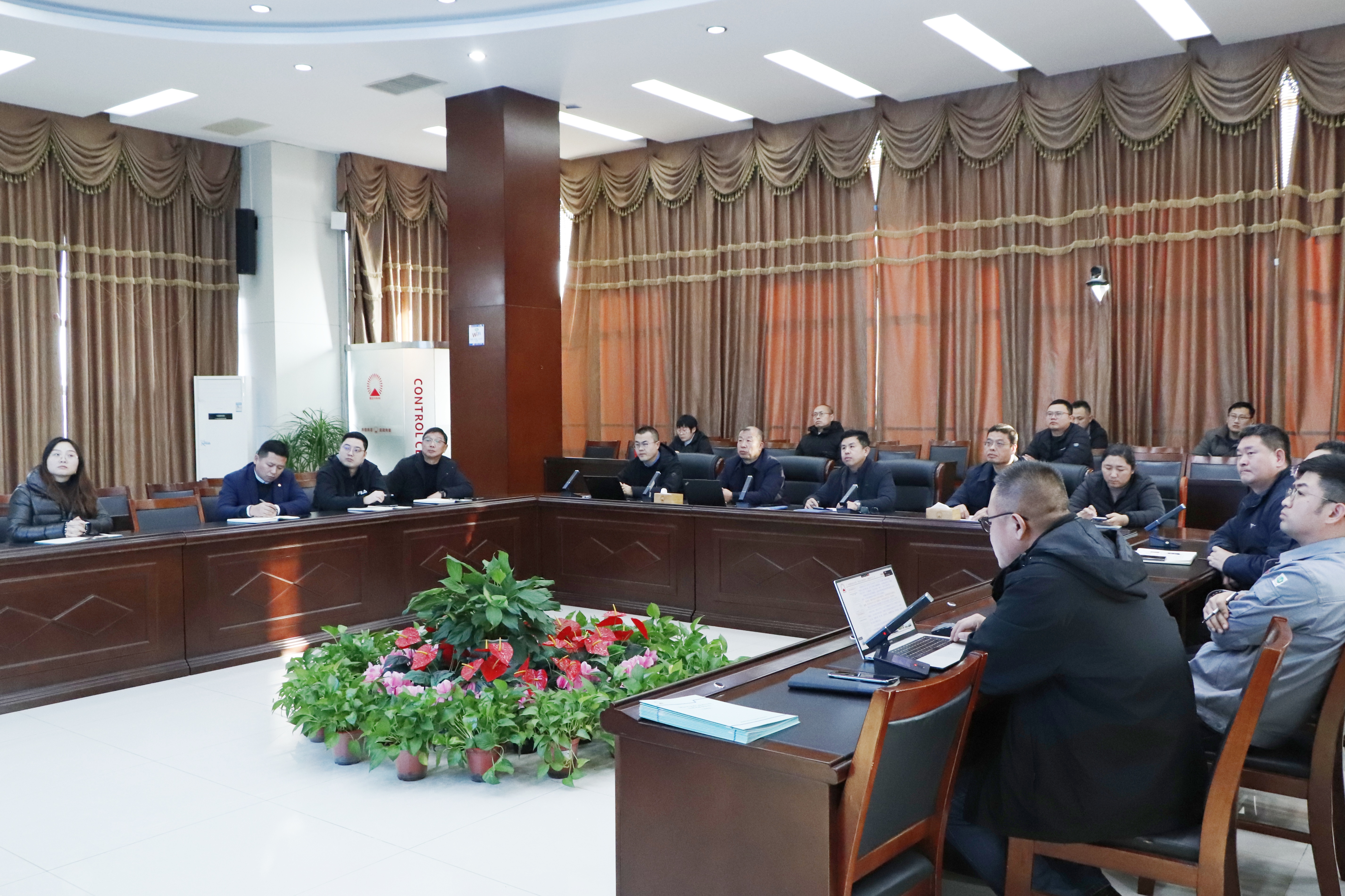 錨定安全底線 賦能高質量發(fā)展 奧克股份召開 2026 年首次安全生產(chǎn)委員會會議